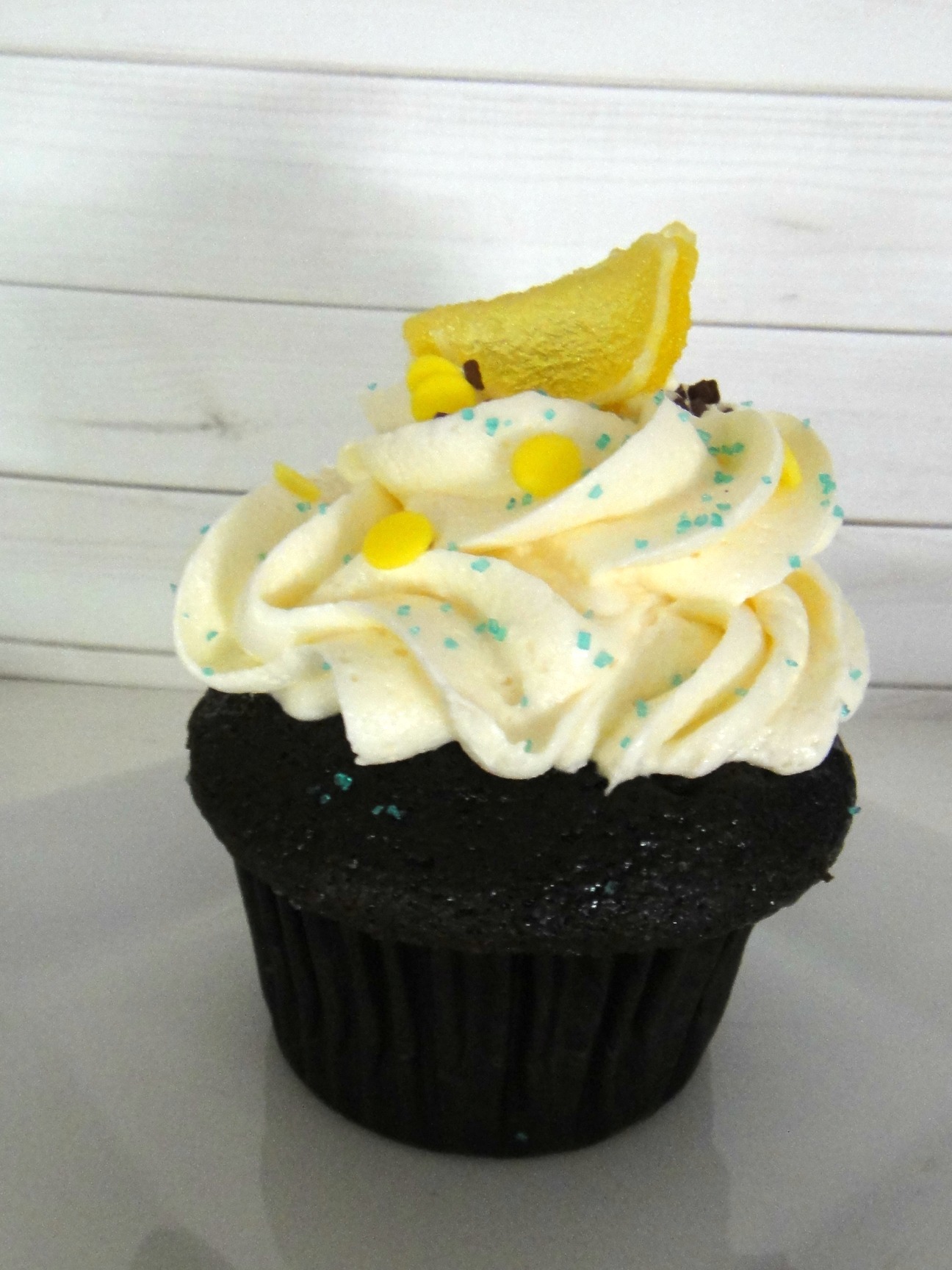 LEMON CHOCOLATE CUPCAKES – A Chocolate Summer Day At Theos!