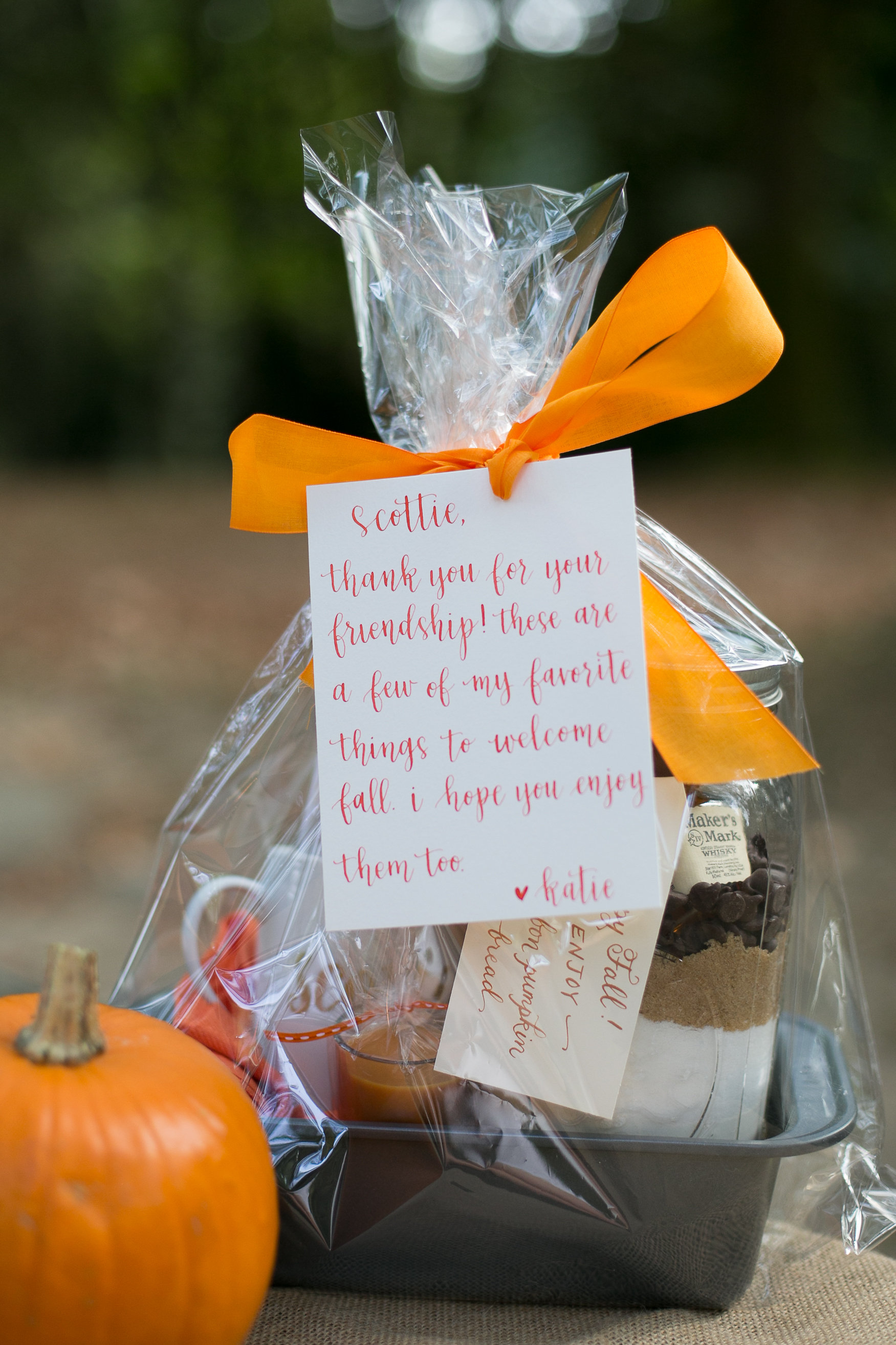 PAMPER YOUR FRIENDS WITH FALL FRIENDSHIP BASKETS