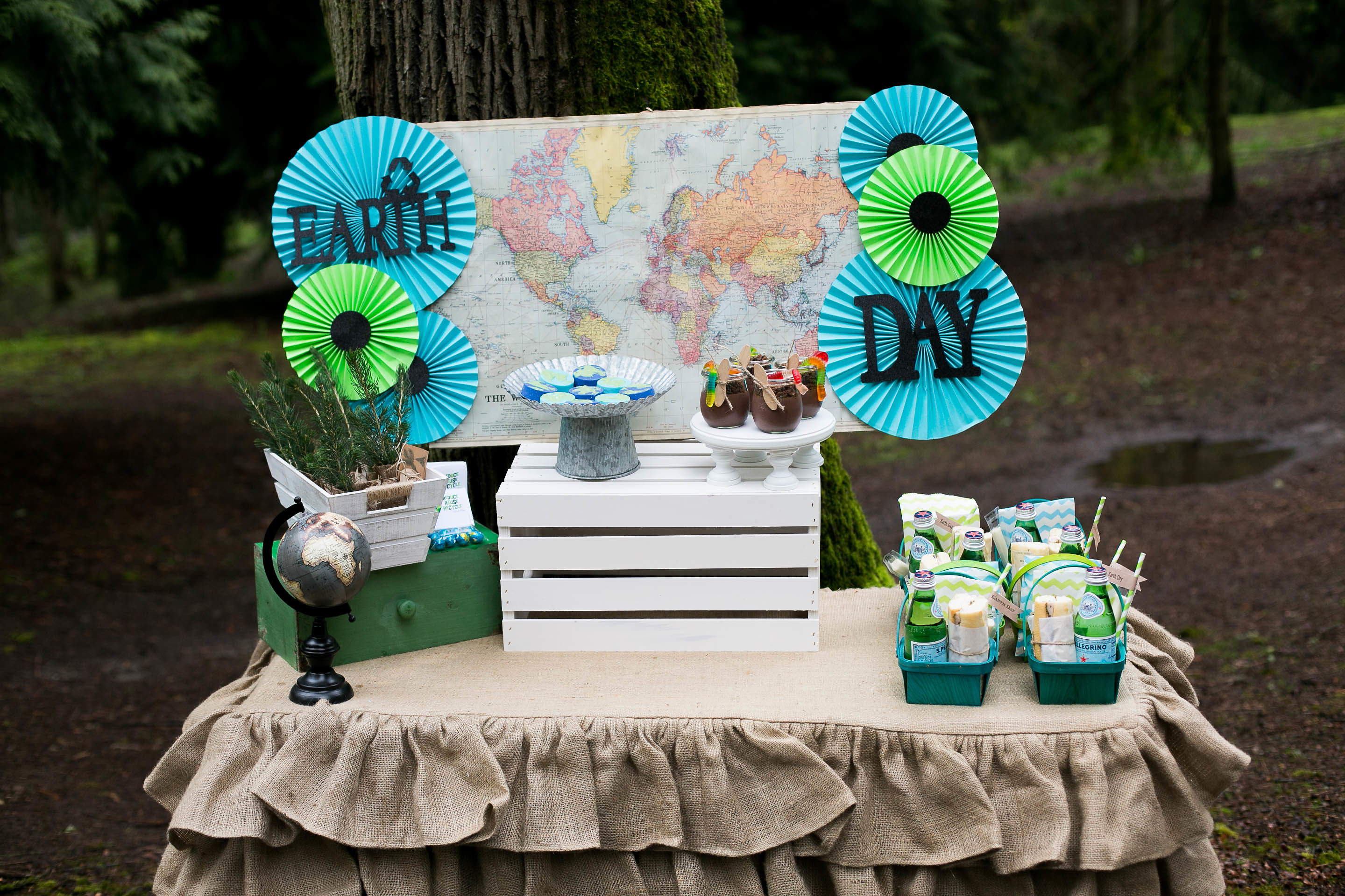 GO GREEN WITH AN EARTH DAY PARTY