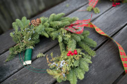 MAKE YOUR OWN HOLIDAY WREATH